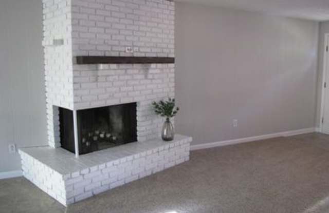 1407 Zoe Court Gallery 3