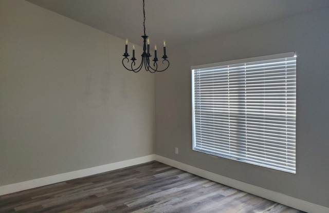 Newly Remodeled 4/2 PLUS DEN House Lehigh Gallery 3