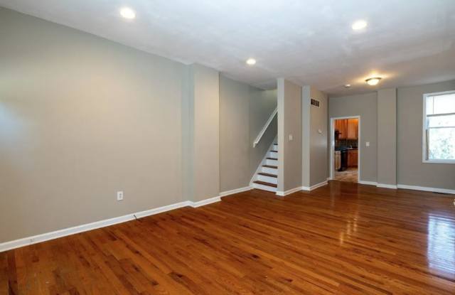 North York Gem | 3 Bed, 1.5 Bath with Hardwood Floors & Central Air! Gallery 3