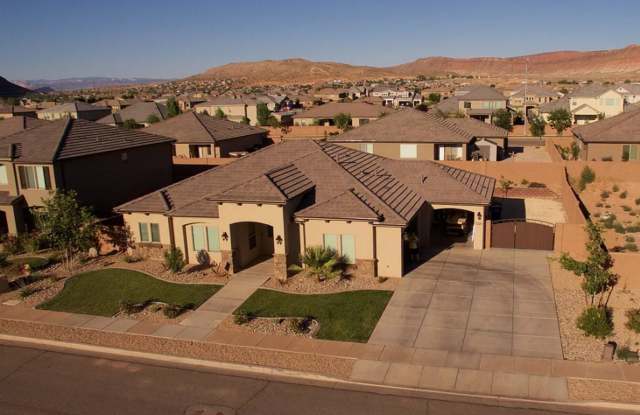 Gorgeous 4 Bed with 3 Car Garage AND Hot Tub - 3321 South 300 West, Washington, UT 84780