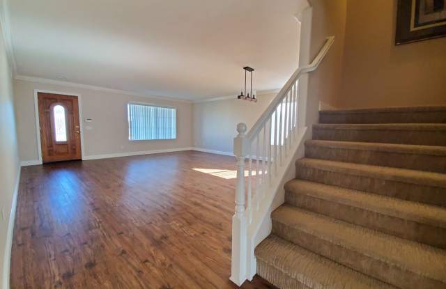 493 Lexington Court Gallery 4