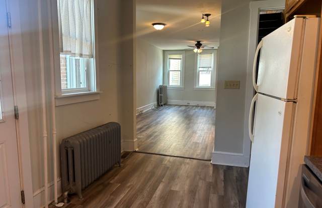 Cozy 2 bedroom 2 bathroom Home in Lancaster! Gallery 2