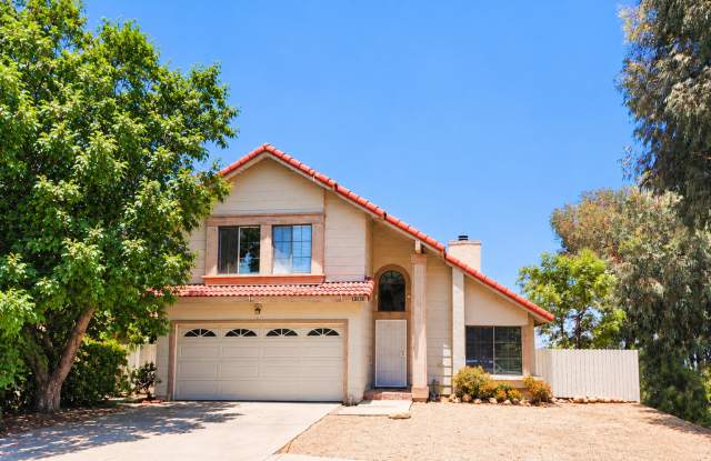 3 BD,2.5 BA Pet-Friendly, Lake View Home in Lake Elsinore Gallery 1