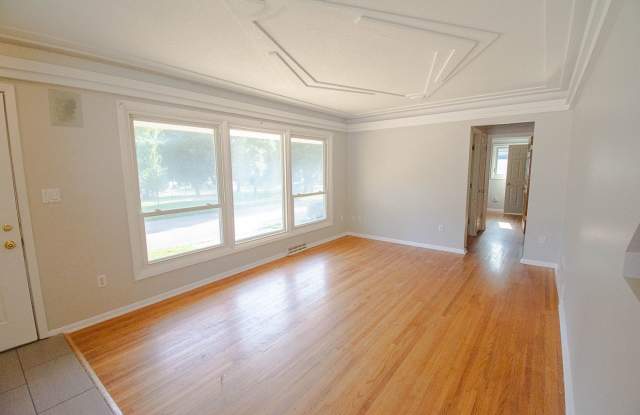 Fantastic home across the street from a park! Gallery 3