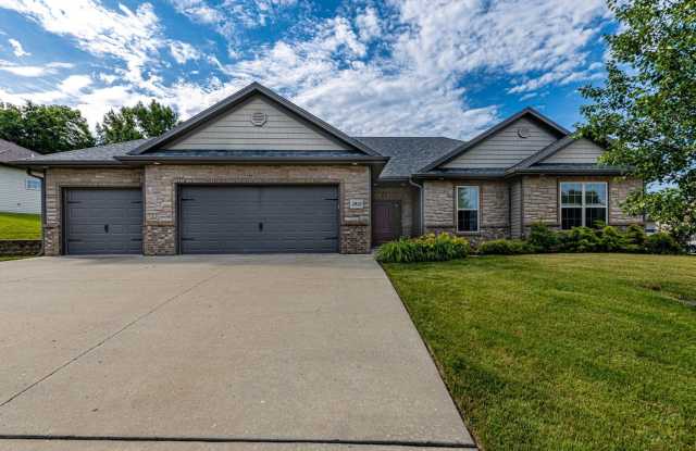 Single Family Home - Available For Rent! - 2910 Cromford Mill Drive, Columbia, MO 65203