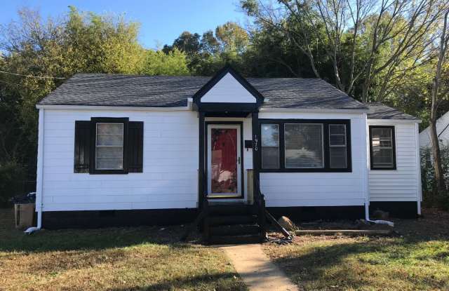3 bedroom house in Henrico! All electric central HVAC, yard, laundry - 1907 Brandonview Avenue, Montrose, VA 23231