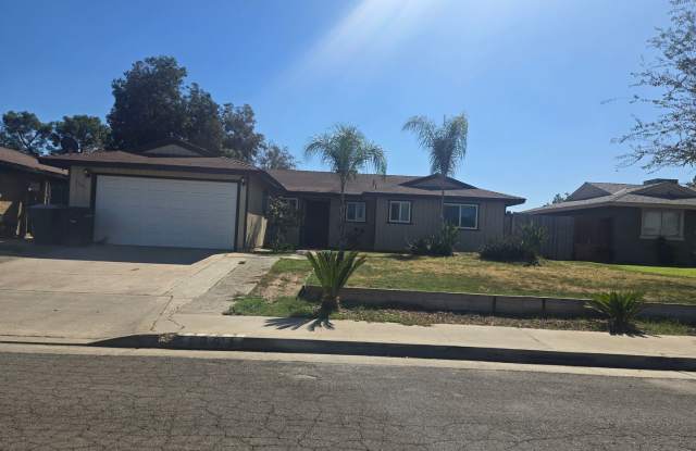 4 Br 2 Ba available now - 1281 East Myrtle Street, Hanford, CA 93230