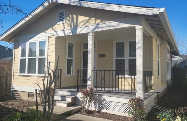 2562 East 20th Street - 2562 East 20th Street, Chico, CA 95928