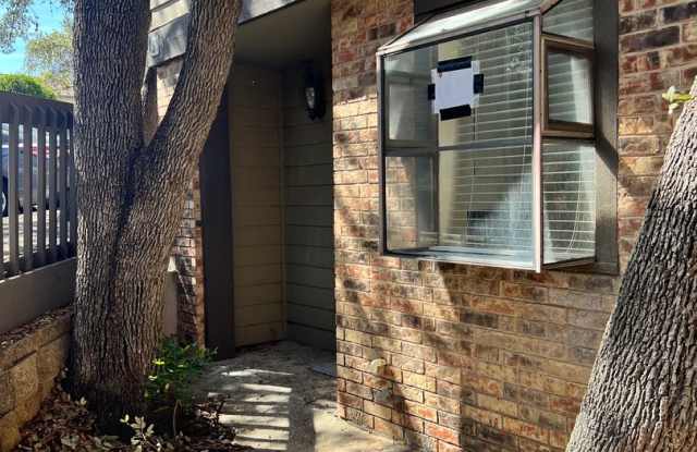 Edgecliff Downstairs 2/1.5 Unit Gallery 4