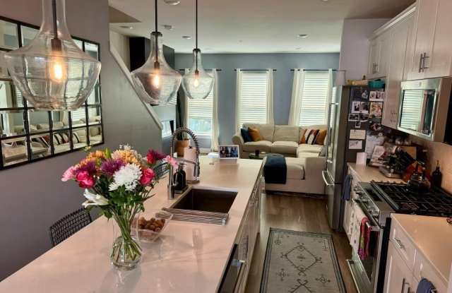100 STOWE Drive Gallery 3