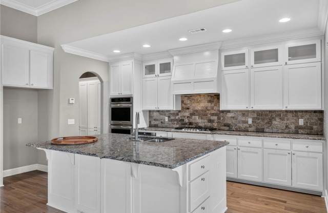 4104 SW Hollyhock Street Gallery 4