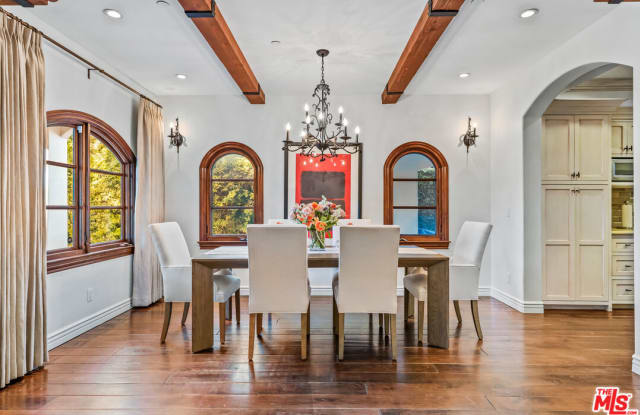 330 HUNTLEY DR - 330 Huntley Drive, West Hollywood, CA 90048