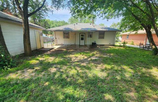3910 N 12 St - 3910 North 12th Street, Lincoln, NE 68521