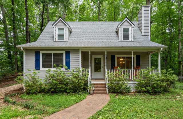 3 Bedroom, 2 Bath in Hillsborough with Fenced yard! photos photos