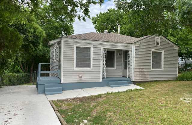 ASK ABOUT OUR OCTOBER MOVE-IN SPECIALS - AVAILABLE NOW - 2 Bedroom 1 Bath Home in River Oaks - 4855 Montrose Drive, River Oaks, TX 76114