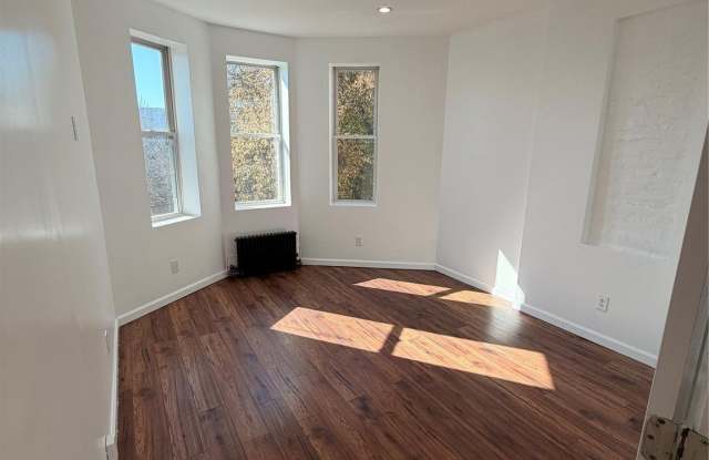 1226 Saint Lawrence Avenue Gallery 2