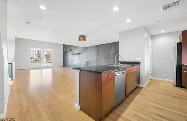 129 S 11th Street - 129 South 11th Street, Las Vegas, NV 89101 129 S 11th Street - 129 South 11th Street, Las Vegas, NV 89101