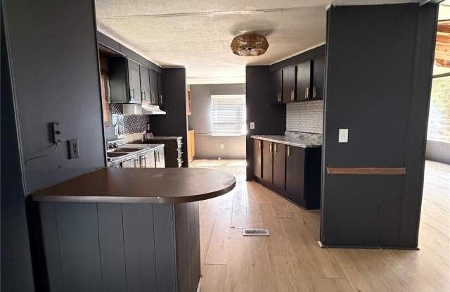 4228 Horse Road Gallery 4