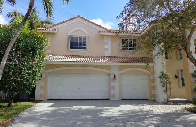 991 Crestview Cir - 991 Crestview Circle, Weston, FL 33327