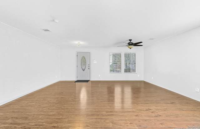 7527 Escada Crest Gallery 4