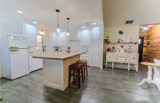 7005 Mansfield Drive Gallery 3