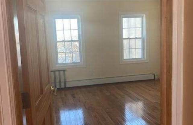 405 Lincoln Avenue Gallery 4