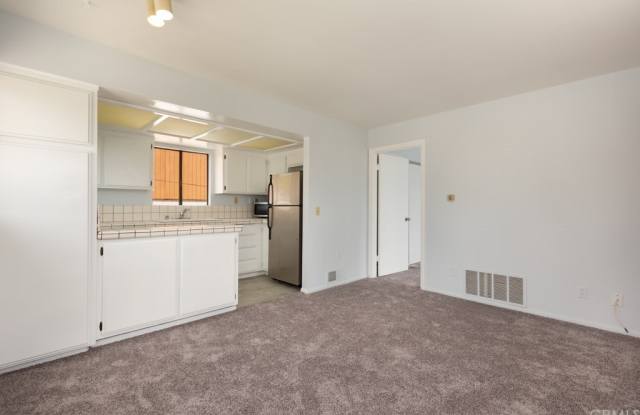 240 San Joaquin Street 1/2 Gallery 4