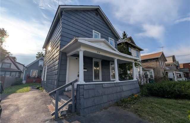 616 7th (LOWER) Avenue Gallery 2