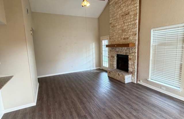 2/2 with backyard (llarda) photos photos