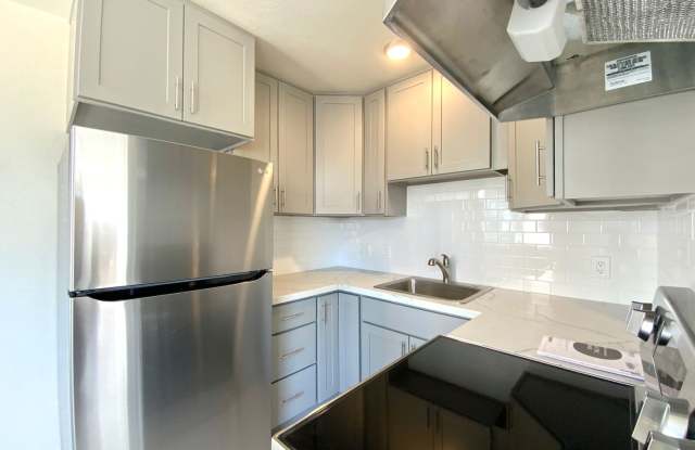 2BR/2BA! ON-SITE LAUNDRY! Parking! STUNNING Roof Deck! Elevator! Gallery 2