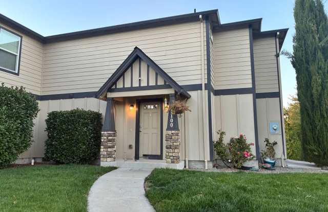 2-Bedroom, 2-Bathroom Townhouse with Attached Garage Gallery 1