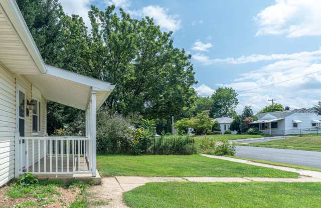 **Charming Newly Remodeled 2-Bedroom Rancher** Gallery 4