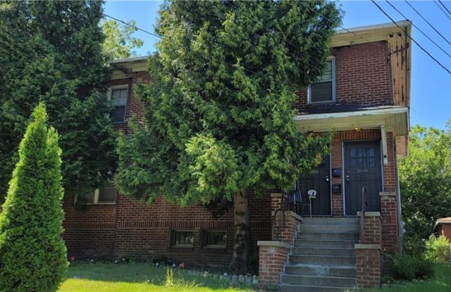 2424 Elm St - 2424 Elm Street, Youngstown, OH 44505