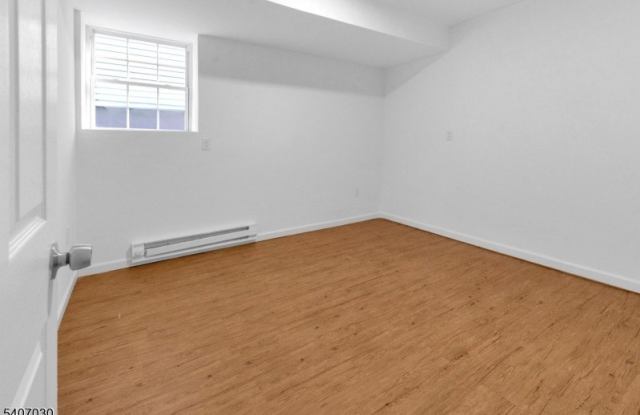 614 Bond St Gallery 2