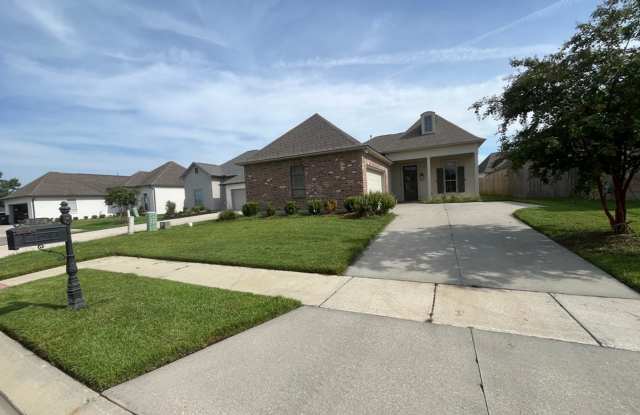 Beautiful 3 Bedroom plus office home in Prairieville Gallery 1