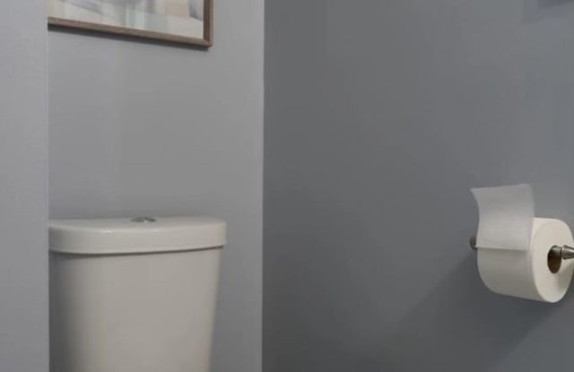 Room in 4 Bedroom Home at Baker Terrace NW Gallery 3