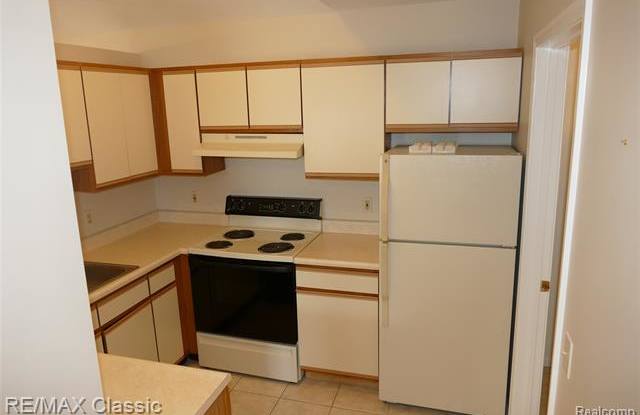 205 MAPLEWOOD CRT Gallery 4