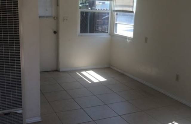 4572 1/2 35th Street photos photos