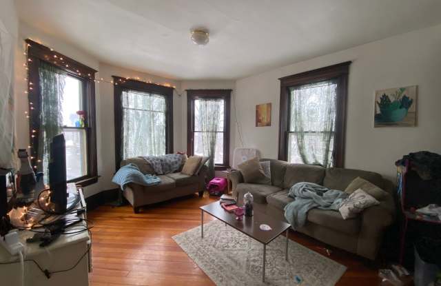 $1,900 | 4 Bedroom, 2 Bathroom | Cat Friendly* | Available for August 1st, 2027 Move In! Gallery 4