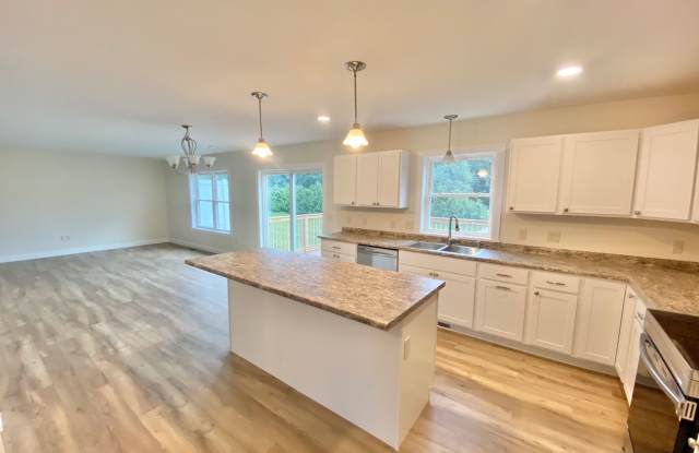 3 Bedroom Townhouse Essex Junction VT Available 10/5! photos photos