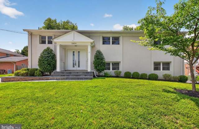 1604 MARTHA TER Gallery 2