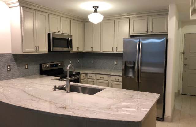 2B/2B Condo in Old Bay Village – Upgraded and Move-In Ready! Located in Destin close to the Bay, Harbor and Beaches! photos photos