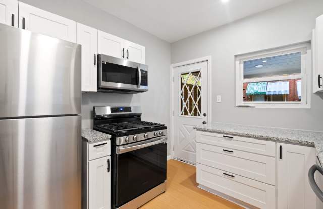 Renovated 2 Bed, 1.5 Bath Rowhome in Hazelwood - Central AC & Heat, Laundry - Available Now! Gallery 4