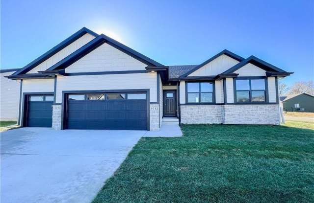 3012 Crest View Circle - 3012 Crest View Circle, Norwalk, IA 50061