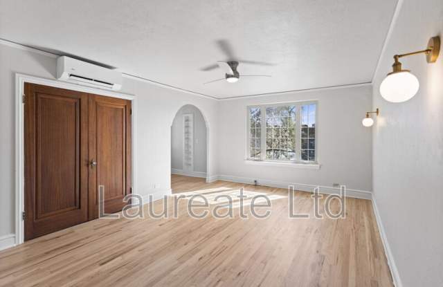 1050 N Pearl St photos photos