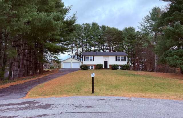 4 Bedroom, 2 Bathroom House Gallery 4
