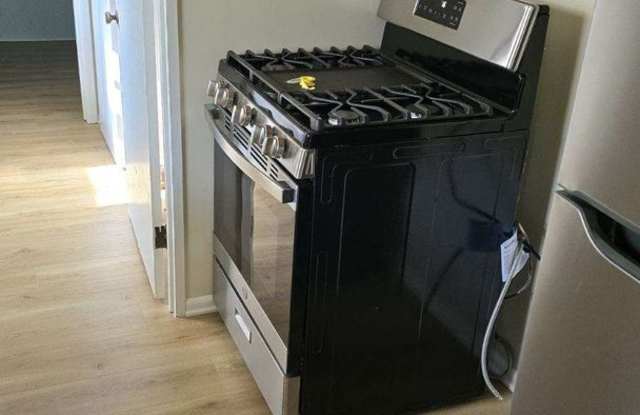 Recently Renovated 2 Bed 1 Bath Gallery 3