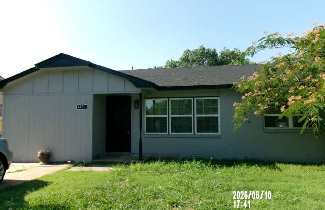 VERY NICE HOME IN THE RIDGECREST AREA. PETS NEGOTIABLE WITH OWNERS APPROVAL photos photos