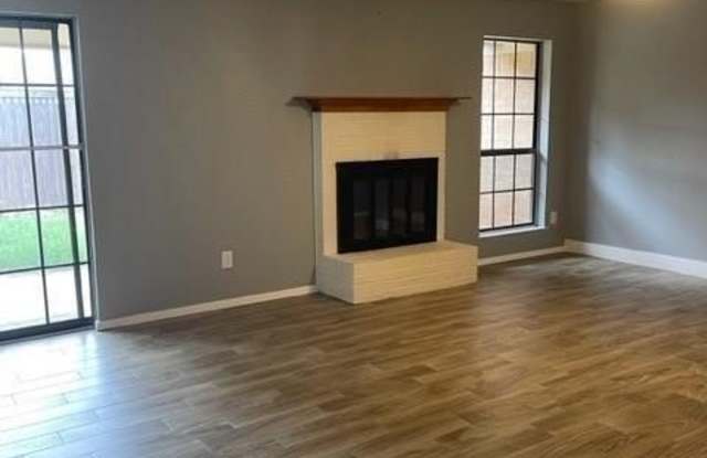 609 Williamsburg Court Gallery 3