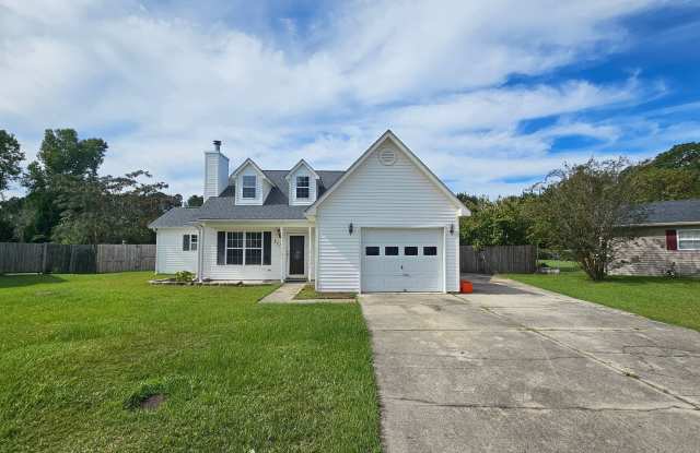 5 BR 3 BA in Horse Creek Farms - 311 Paddock Place, Piney Green, NC 28546